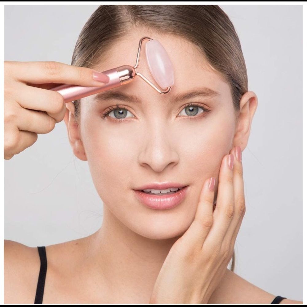 Rose 🌹 Quartz Face Massage Roller - Picture 5 of 8